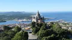 A medio camino entre Vigo y Oporto: la localidad portuguesa con una iglesia frente al mar