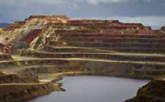 Uno de los retos actuales es la transparencia en el uso de los recursos hídricos, especialmente en la cuenca del Guadalquivir. Uno de los retos actuales es la transparencia en el uso de los recursos hídricos, especialmente en la cuenca del Guadalquivir.