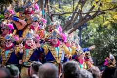 El coro 'La esencia' en el carrusel de la plaza de Mina del domingo. El coro 'La esencia' en el carrusel de la plaza de Mina del domingo.