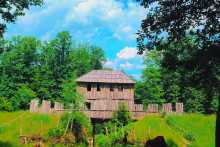 Bojná, Valy: Bránu z 9. storočia rekonštruovala obec Bojná za pomoci archeológov z Archeologického ústavu SAV v Nitre a dobrovoľníkov. FOTO: Zlatica Beňová