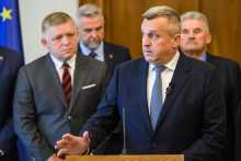 Na snímke v popredí Andrej Danko a za ním predseda vlády Robert Fico. FOTO: TASR/Jaroslav Novák