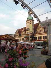 Leipziger Weinfest - Blick von der Bühne Leipziger Weinfest - Teil der Bühne mit Altem Rathaus im Hintergrund