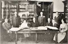 1915-1923 - CE Jackson and Staff.jpg