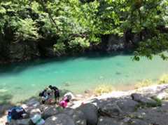 せせらぎ街道・郡上八幡周辺・郡上市明宝の観光スポット、道の駅明宝・磨墨の里公園・川遊びができる公園です。