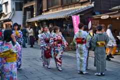 Mehrere Japanerinnen mit Kimono in Kawagoe