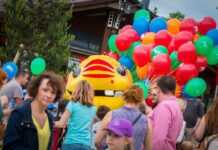 Najmłodsi świętować będą przez siedem dni. To będzie czas pełen atrakcji i zabaw dzieci, zabawa, balony, maskotka, ludzie