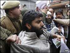 Police detain a political activist - Feb 2010