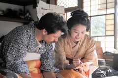 「ばけばけ」第12週から、トキ(右、高石あかり)とヘブン(トミー・バストウ)=NHK提供