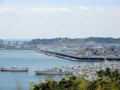 市復興祈念公園から気仙沼港を望む=宮城県気仙沼市