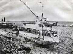 Egyptian troops on board a Nile steamer: Battle of Atbara on 8th April 1898 in the Sudanese War