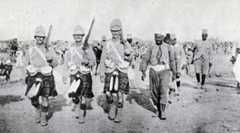 Cameron Highlanders with Egyptian and Sudanese troops: Battle of Atbara on 8th April 1898 in the Sudanese War