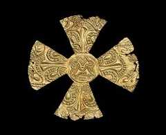 Goldblattkreuz aus dem Reitergrab 19 von Spötting (Stadt Landsberg a. Lech).(S. Friedrich, Archäologische Staatssammlung München)