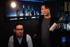 At the new Tenshoku Sodan Bar, owner Shota Umemoto (right) and recruiting staff from Yokohama-based LIA Group serve up cocktails and career advice in equal measure. At the new Tenshoku Sodan Bar, owner Shota Umemoto (right) and recruiting staff from Yokohama-based LIA Group serve up cocktails and career advice in equal measure.