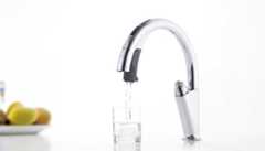 浄水吐水もラクラク「浄水専用」先端タッチレスセンサー