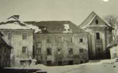 Stavba Tri babe, spomeniško zaščitena hiša