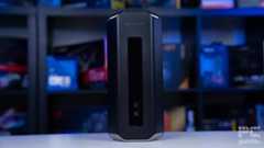 Netgear Nighthawk RS700 WiFi 7 Router (BE19000) standing front, source PCGuide