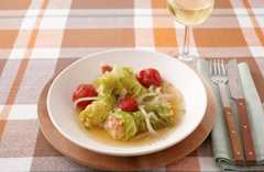 鮭とウインナーの簡単ロールキャベツ