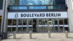 Die Shopping-Mall „Boulevard Berlin“ an der Steglitzer Schloßstraße soll zum Mixed-Used-Haus umgebaut werden. Im Erd- und Untergeschoss haben Läden Platz, in den oberen Stockwerke werden Büroflächen eingerichtet.