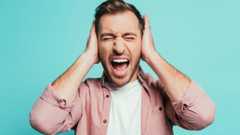 Dauerstress ohne Erholungspausen kann quälende Ohrgeräusche verursachen.