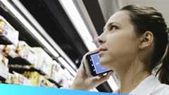 Retail Worker Using TC5X Blog Photo (800x450)