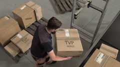 warehouse-photography-application-fs70-scanning-overhead-boxes-2560 × 1440-pix-72dpi