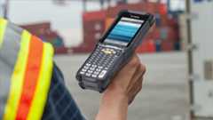 Warehouse Worker with MC9300 Close Up Blog Photo (1280x720)